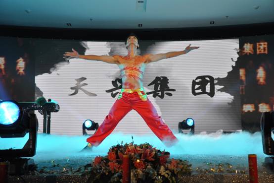 集團(tuán)公司舉辦“共創(chuàng)輝煌”迎新春年會(huì)(圖2)